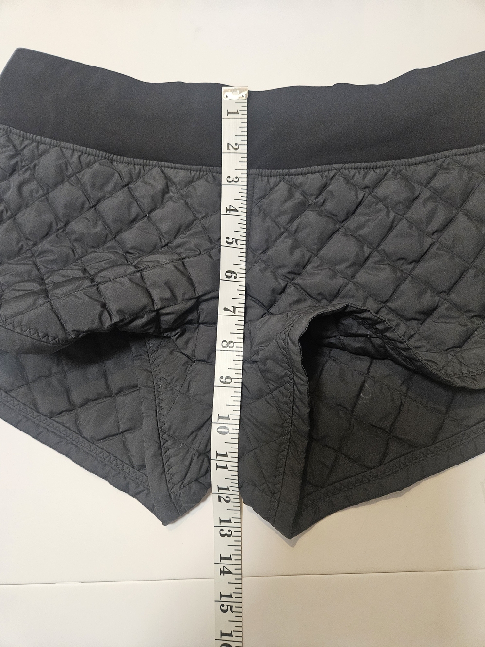 Lululemon Rare Quilted Goose Down Winter Running Shorts Black Gray Size 8 - Picture 12 of 16